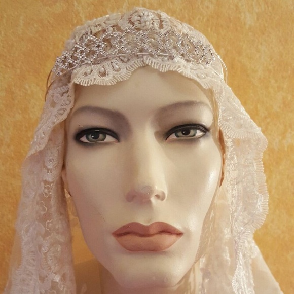 Vintage Inspired  Ivory Lace Crystal Bridal Veil main image 6